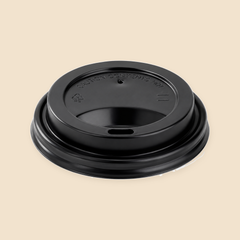 8oz BLK 80 MM DOME SIPPER COFFEE CUP LIDS - 1000 CT — full product view on beige background