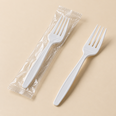 WHITE INDV. WRAPPED FORK-HD 1000CT on warm beige studio background